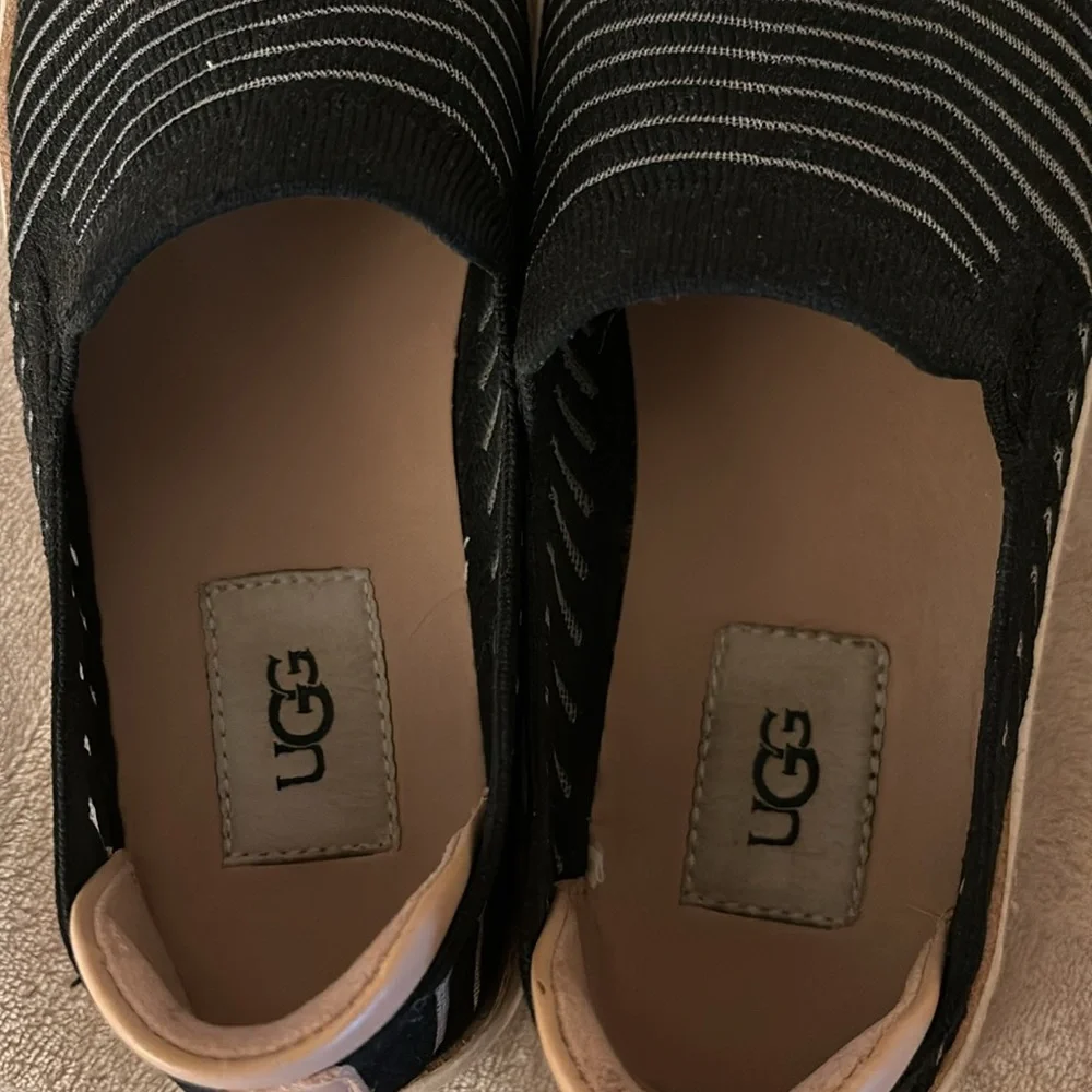 Ugg Sammy slip ons black/ mesh sz 7 - Picture 4 of 5